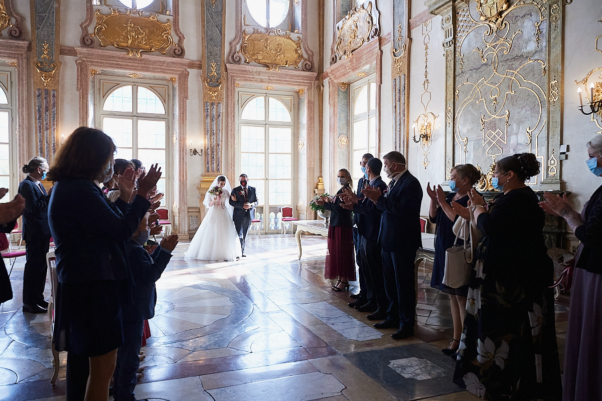 Hochzeit von Gertraud und Andreas im Standesamt im Schloss Mirabell in Salzburg. Trauung in der Christuskirche. Dazwischen ein Paarshooting. Hochzeitsreportage von Andras Brandl, eurem Hochzeitsfotograf.