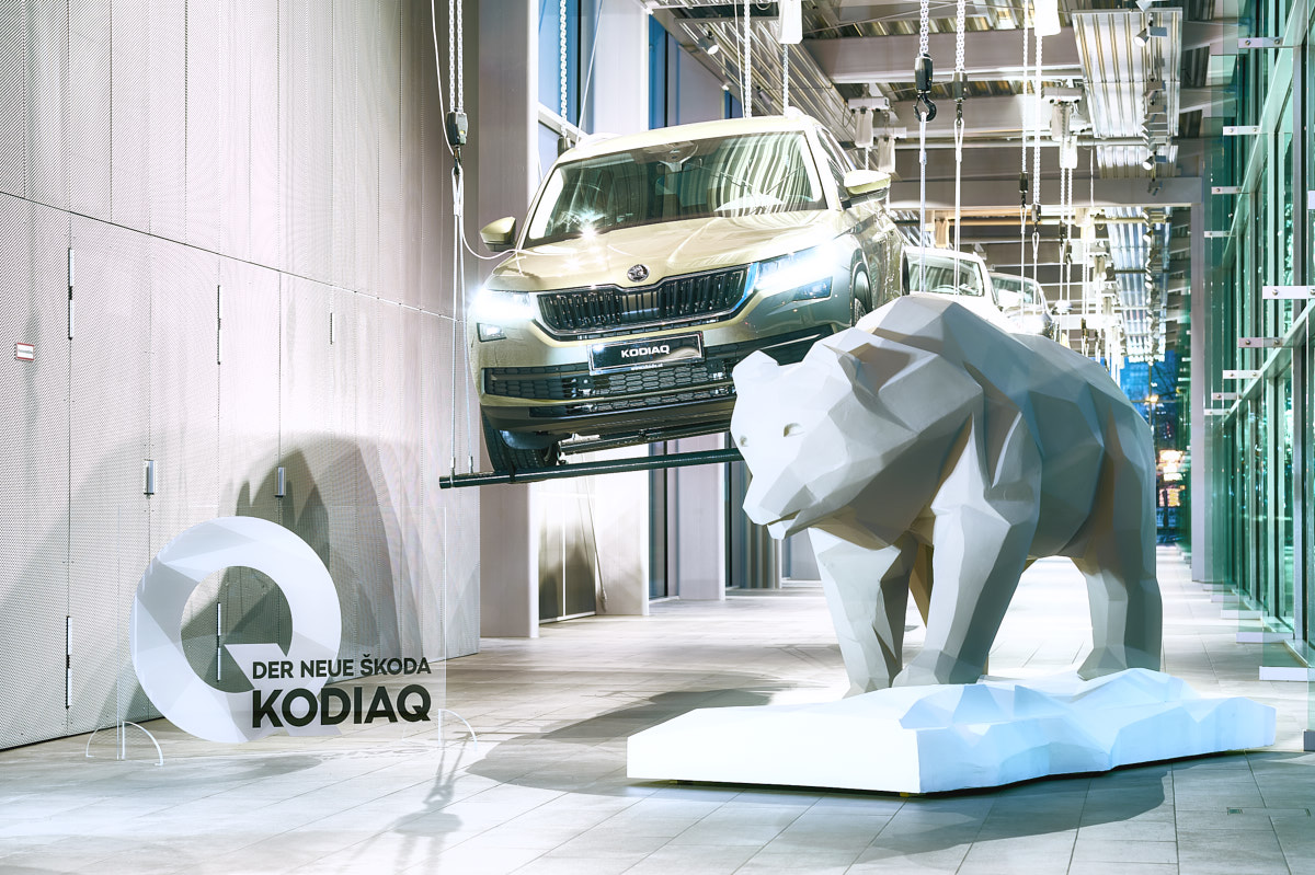 Der neue Skoda Kodiaq fotografiert von Andreas Brandl, Fotostudio Flausen, im Konzernschaufenster der Porscheholding Salzburg